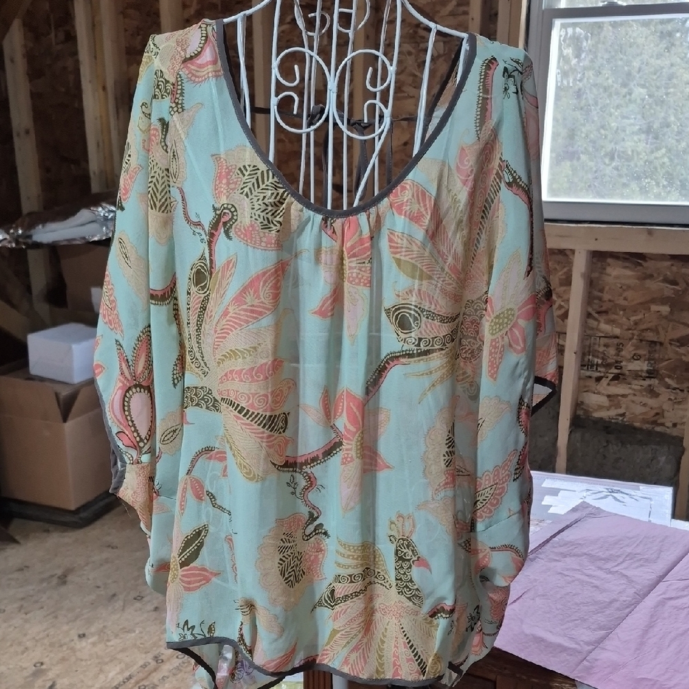 Cecico Sheer Floral Print Women's Top. Size large